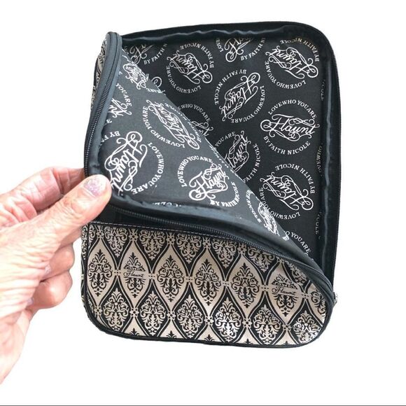 Flaunt tablet case NWOT black patent -black white print 10.5” x8 “ - Picture 2 of 3